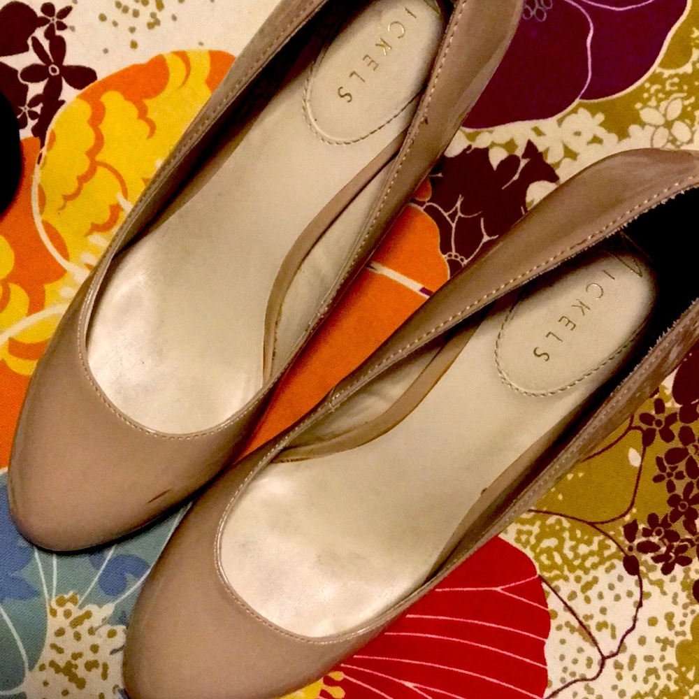 Tan comfy heels